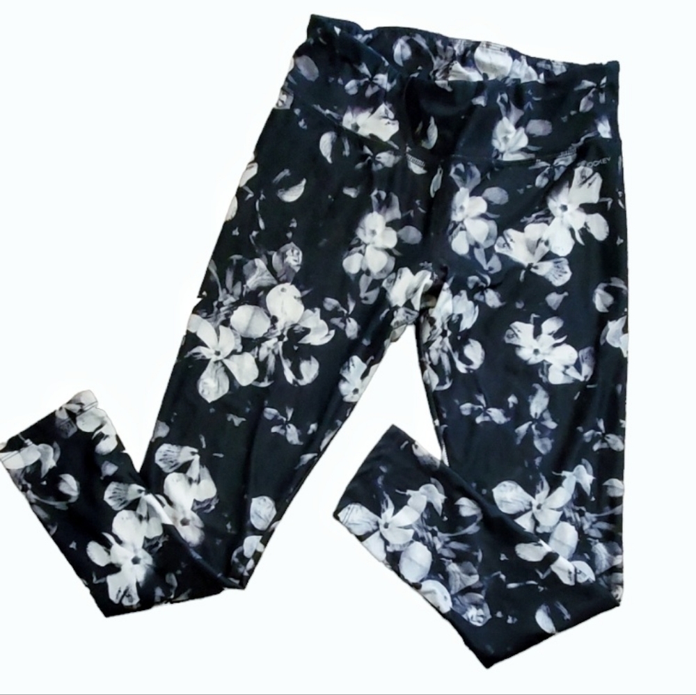 Jockey Floral Black and White leggings. Size M.